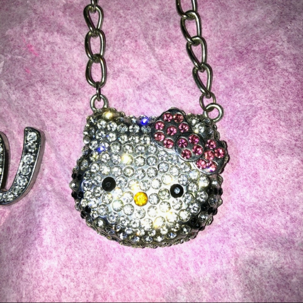 Hello kitty necklace